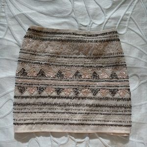 Beautiful Sequin Sparkly Mini Fitted Skirt. Pinkish Beige Color in Size Small